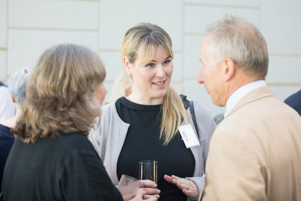 Advice Manager Iva Gray